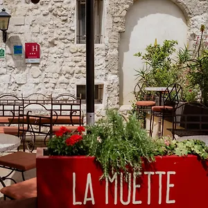 La Muette 3*, Arles França